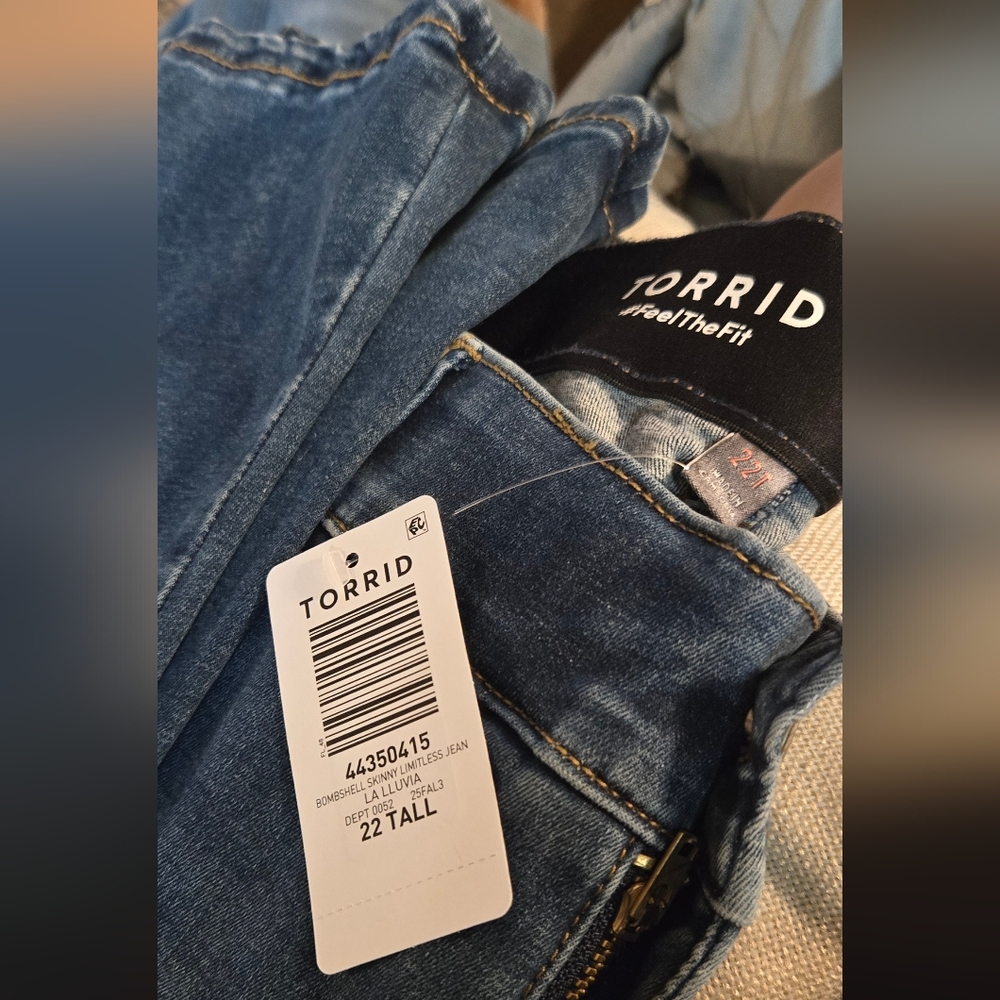 New Torrid Bombshell Skinny Limitless Jeans 22Tall